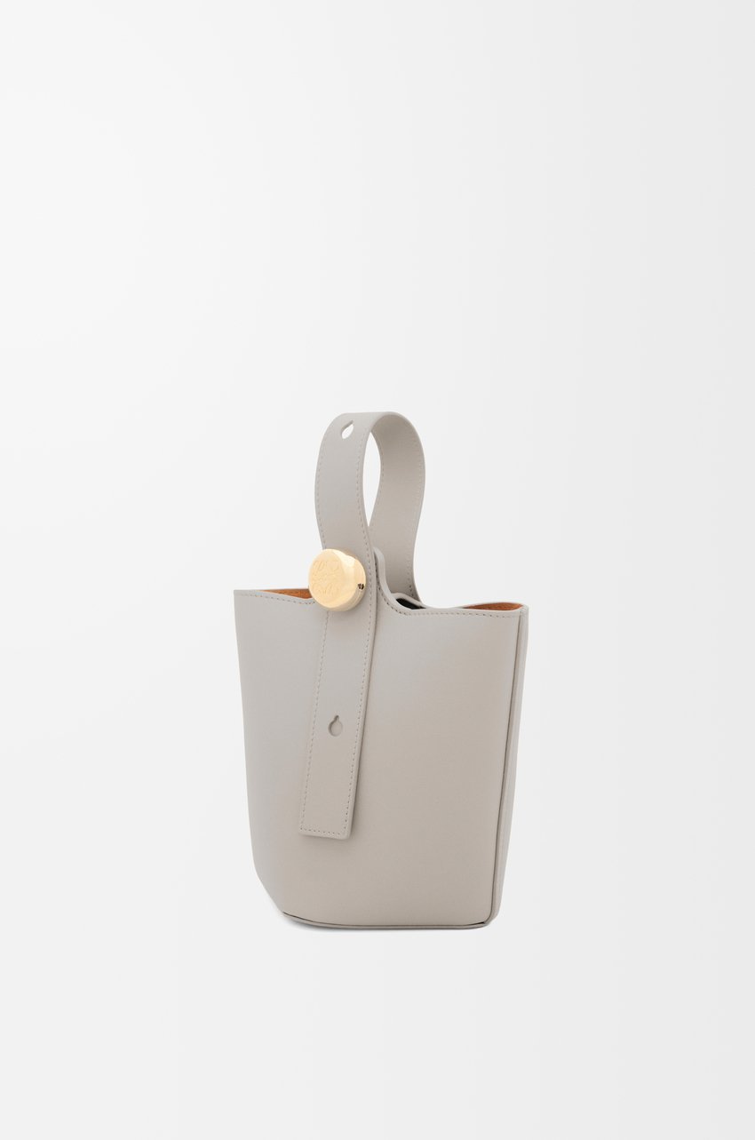 Mini Pebble bucket in smooth calfskin Shell Grey