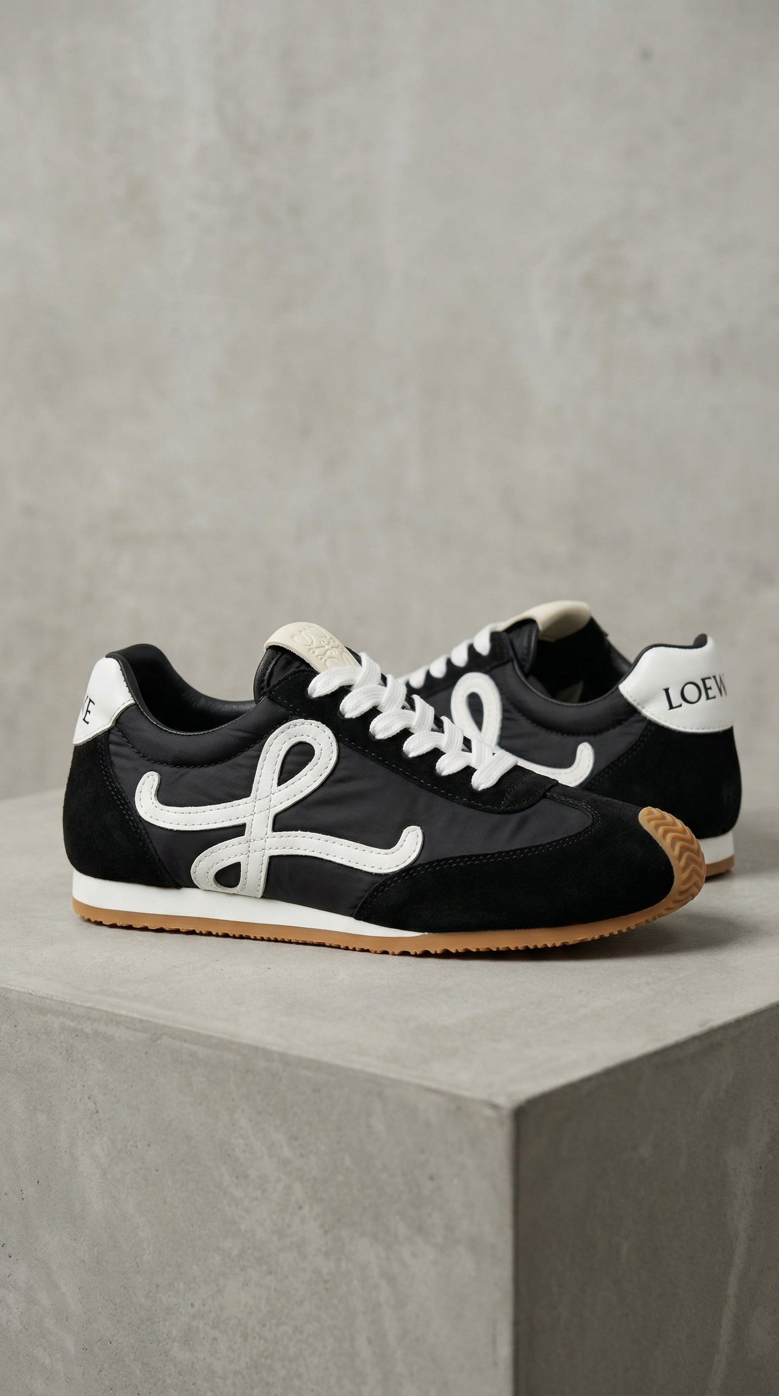 Sneaker Classic Anagram Low – Black & White