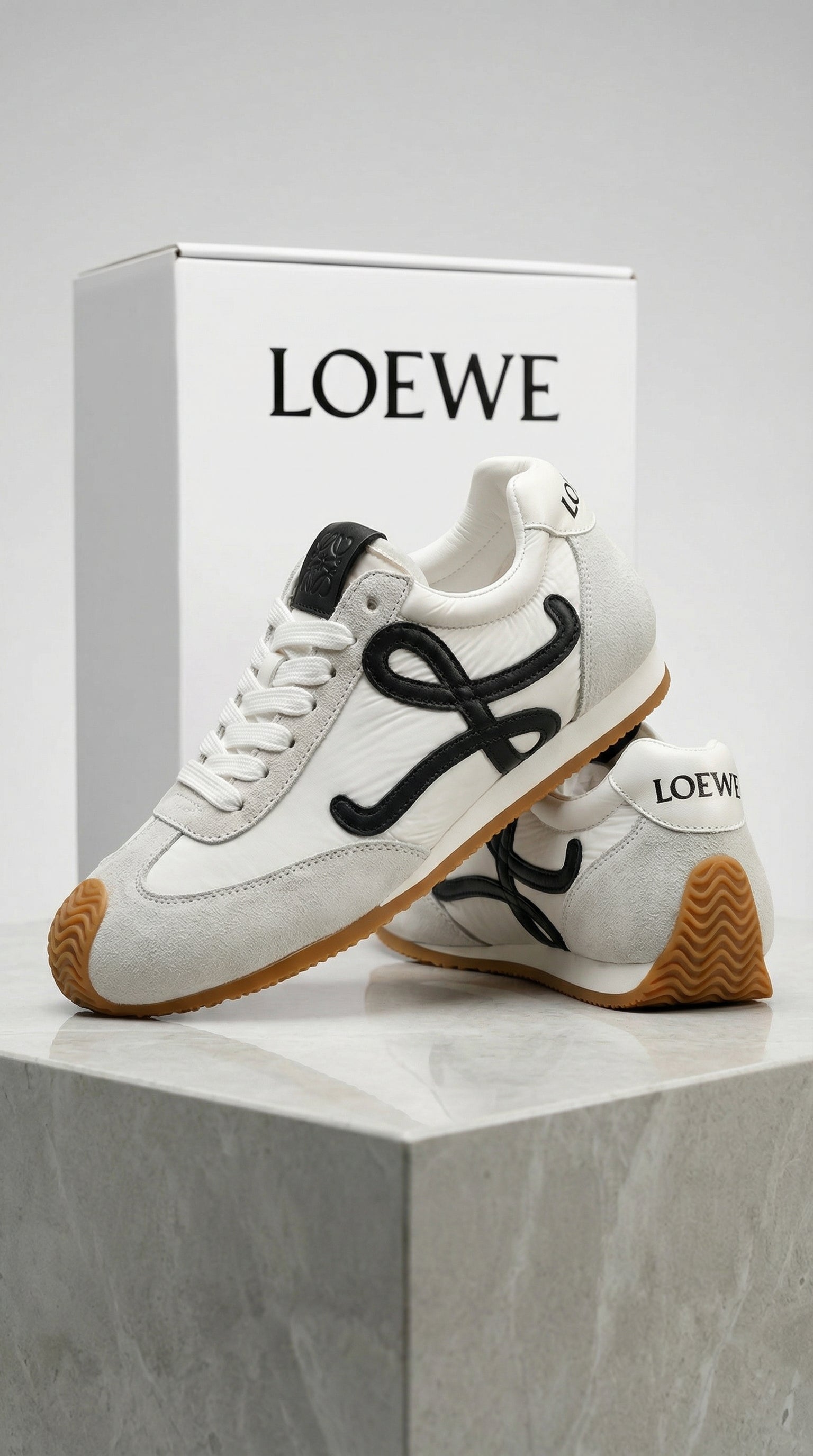 Sneaker Classic Anagram Low – Off White & Black